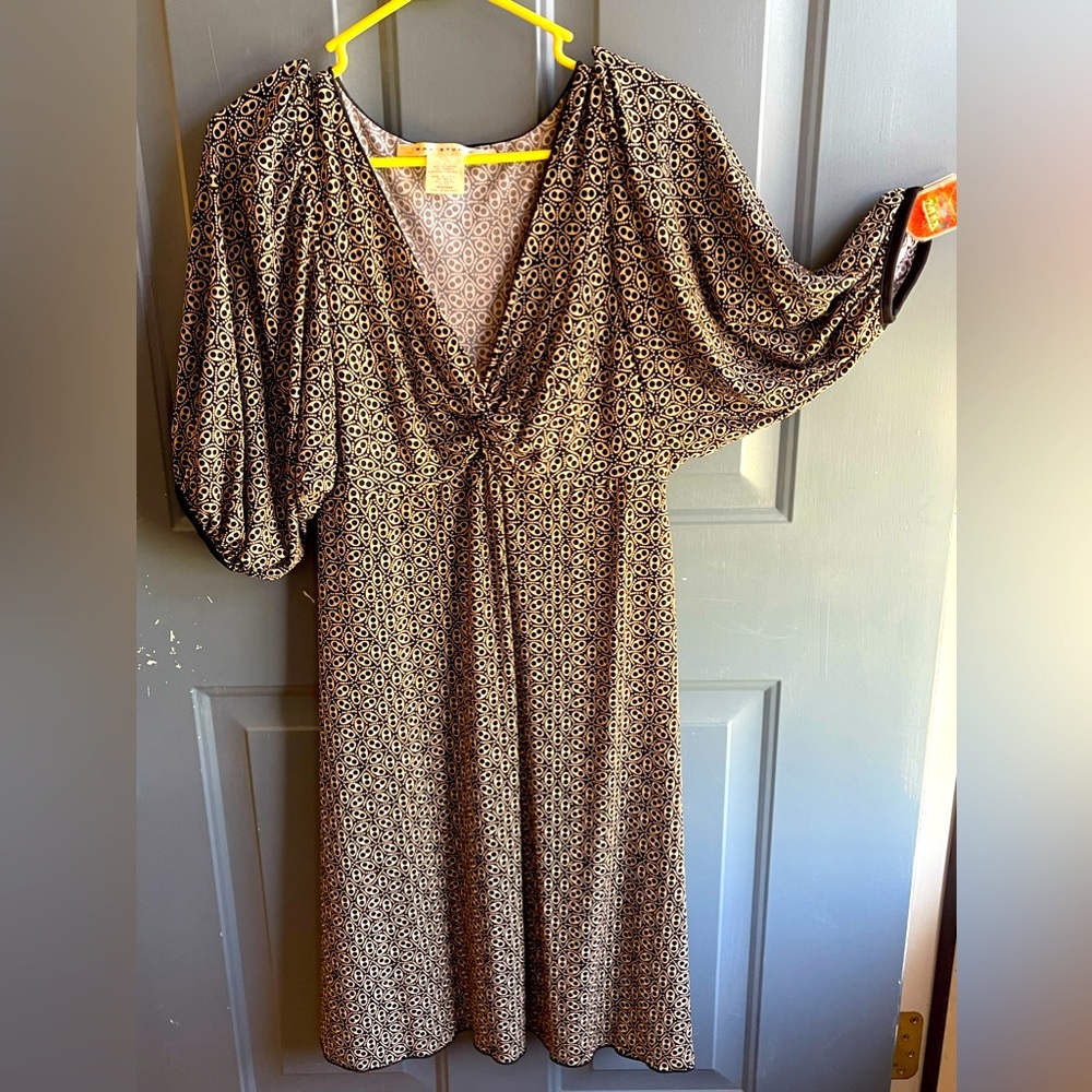 NWOT Max Studio LARGE patterned Dress w/v-neck & cinched sleeves w/stretchy ends